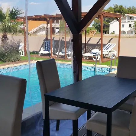 Caesar Bed & Breakfast Vir